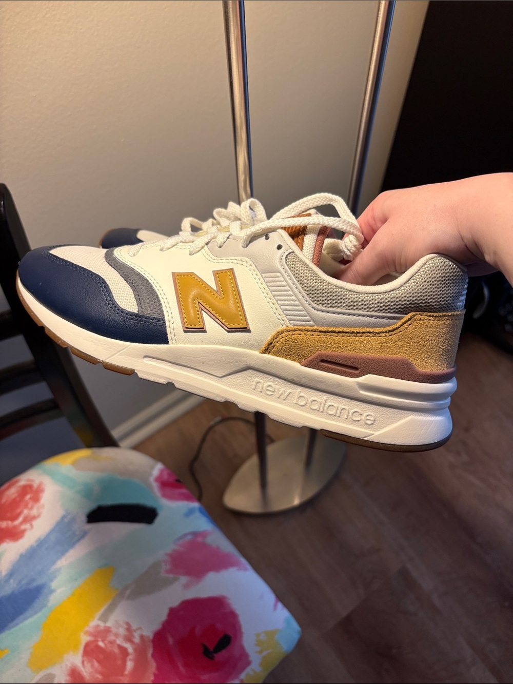 New Balance tennis shoes (like new)